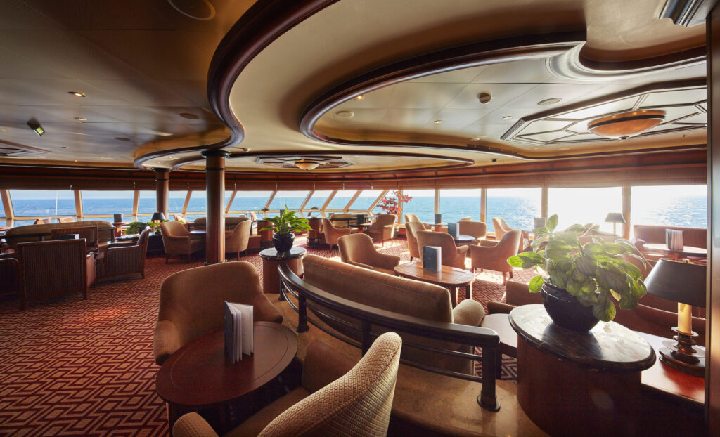 Commodore Club am Schiff Queen Elizabeth wird umgestaltet.