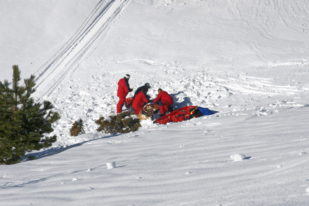 Einsatzkräfte wurden zu einem Skiunfall gerufen.